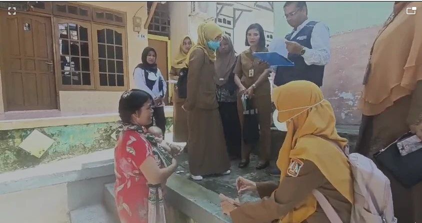 Kunjungan dari WHO Pasca Imunisasi Polio Tahap 1 & 2 di Kelurahan Prapatan