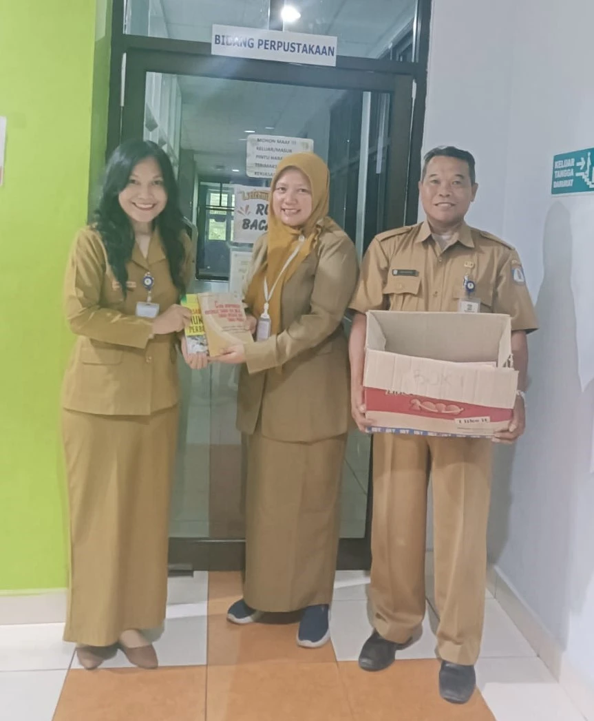 Penerimaan Bantuan Literasi Hukum Perpustakaan Kelurahan Prapatan