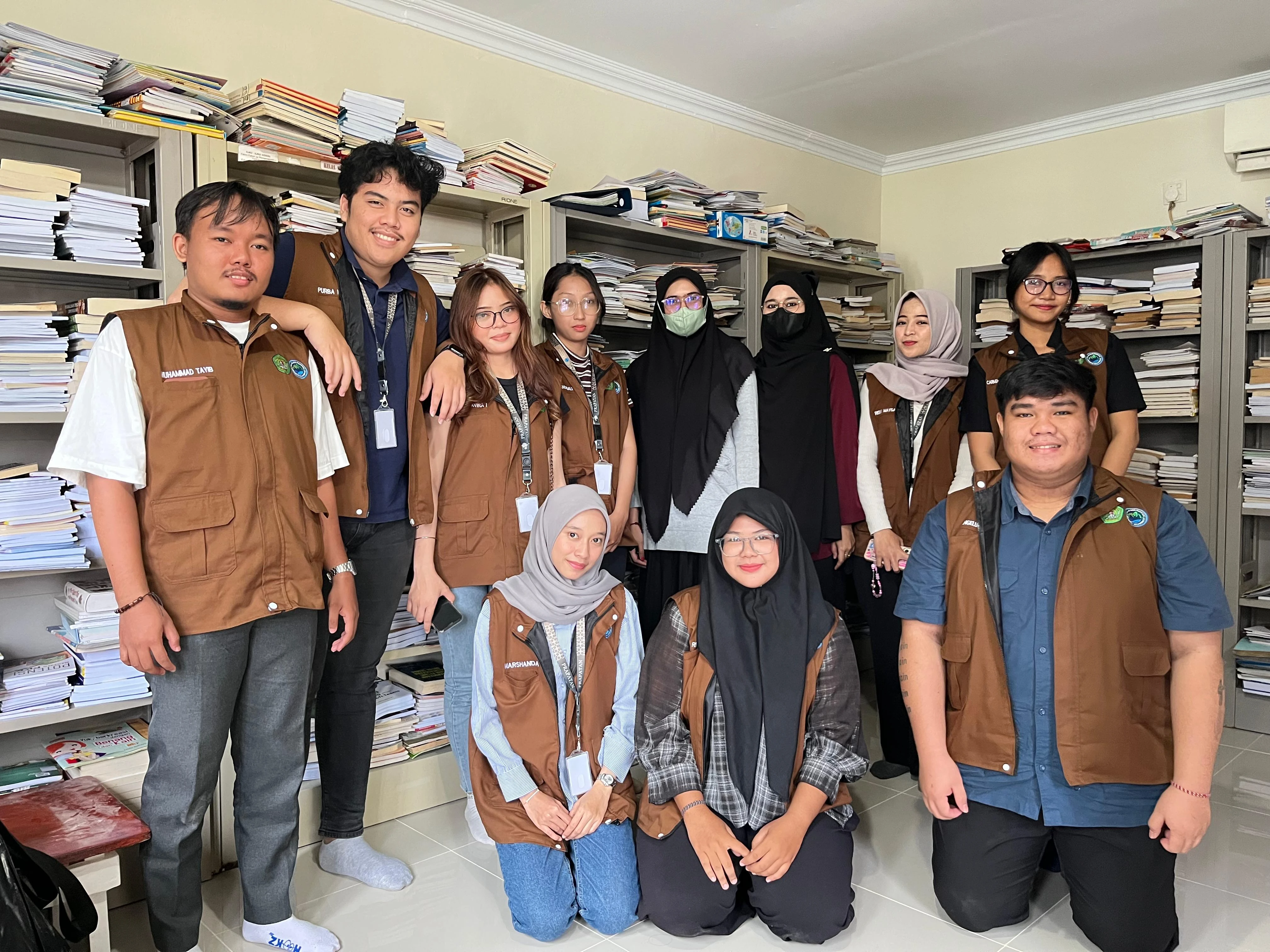 Pemeriksaan Mata Gratis oleh Optik Fokus di Perpustakaan Kelurahan Prapatan Pemeriksaan Mata Gratis oleh Optik Fokus di Perpustakaan Kelurahan Prapatan