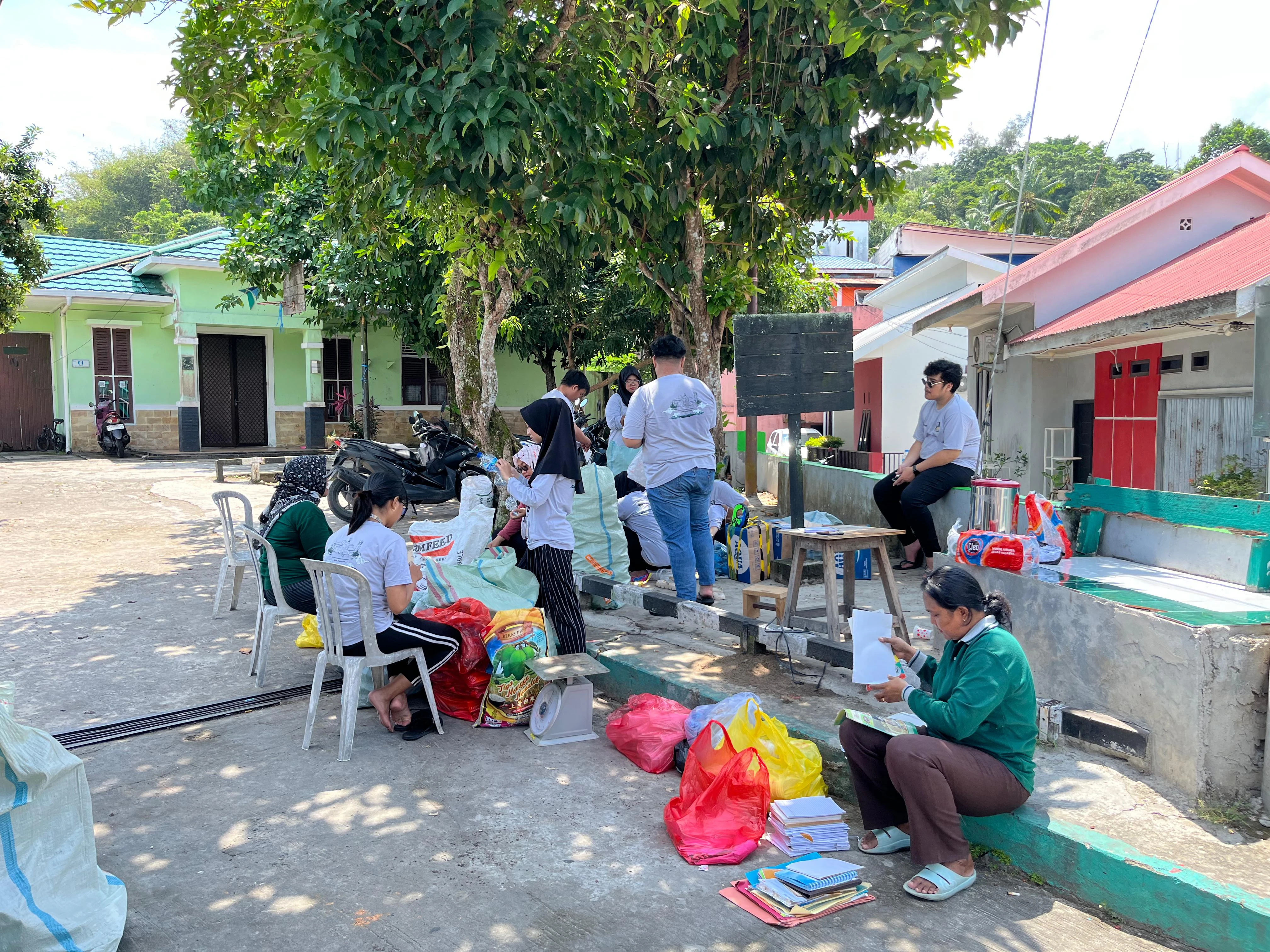 Kegiatan Bank Sampah RT 15 Kelurahan Prapatan Kegiatan Bank Sampah RT 15 Kelurahan Prapatan