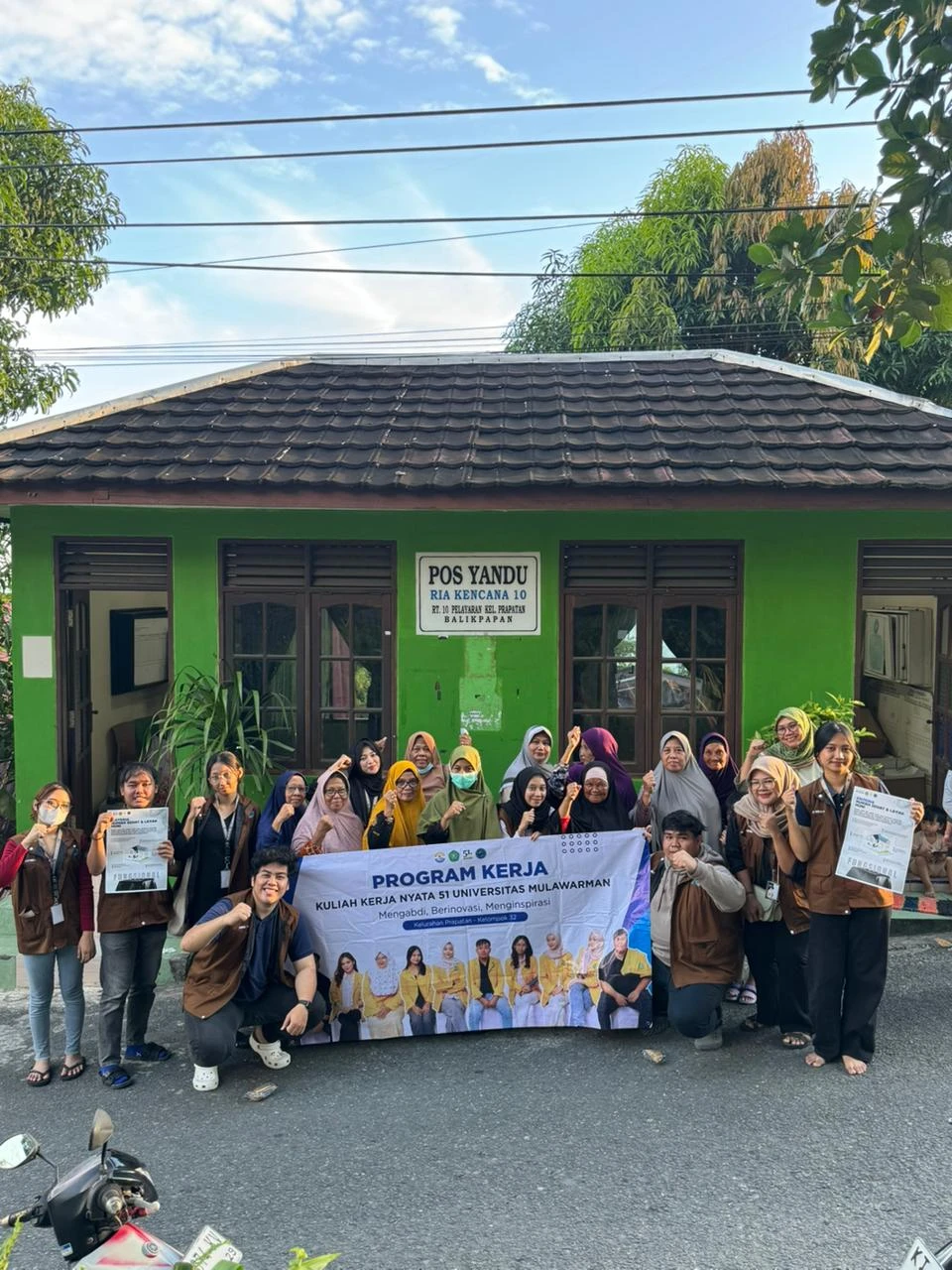 Kegiatan Sosialisasi Rumah Sehat Layak Huni oleh Mahasiswa KKN Universitas Mulawarman di RT 10 Kelurahan Prapatan Kegiatan Sosialisasi Rumah Sehat Layak Huni oleh Mahasiswa KKN Universitas Mulawarman di RT 10 Kelurahan Prapatan